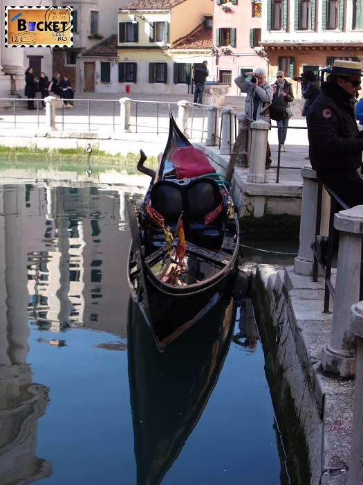 Carnavalul de la Veneţia - Gondola