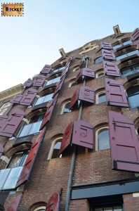 Cladire langa Bloemenmarkt, piaţa de flori din Amsterdam