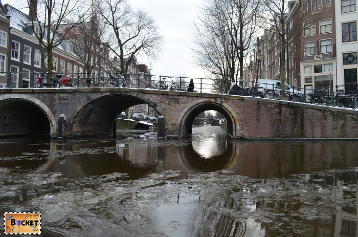 Canalele din Amsterdam