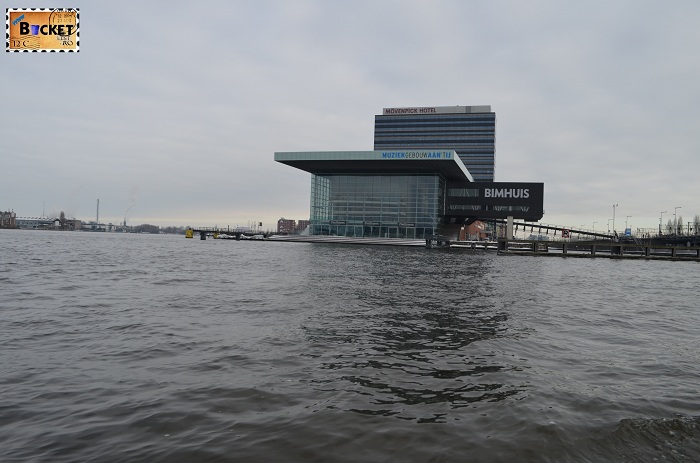 Canalele din Amsterdam - Music Building on the IJ