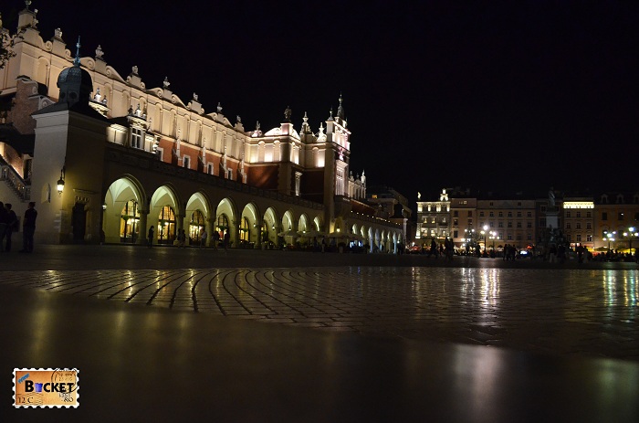 Cracovia - peisaje de noapte - Sukiennice, Hala postăvarilor