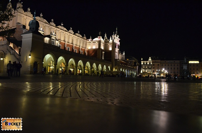 Cracovia - peisaje de noapte - Sukiennice, Hala postăvarilor