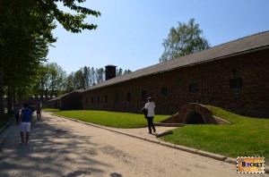 Lagărul Auschwitz I spre iesire