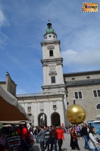 Catedrala din Salzburg privita din Kapitelplatz