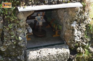mic teatru de figurine antrenate de apa