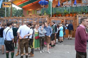 Coada la cortul Schützenfestzelt Oktoberfest Munchen