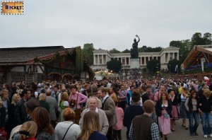 Lume foarte multa la Oktoberfest Munchen 2013
