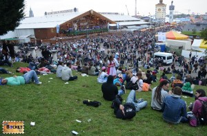 Oktoberfest Munchen spre Ruhmeshalle