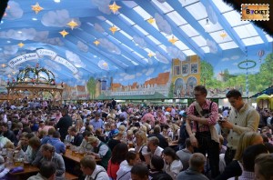 Norisori din Cortul Hacker-Festzelt Corturile de la Oktoberfest Munchen