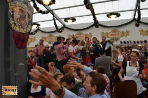 Atmosfera in Schottenhamel festzelt - Corturile de la Oktoberfest Munchen