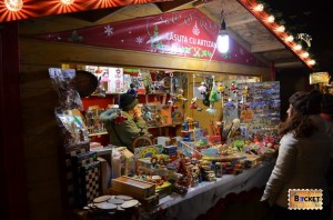 Targul de Craciun din Sibiu - casuta cu artizanat