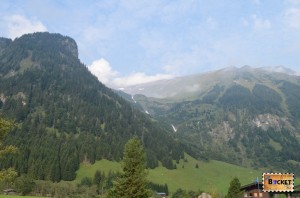 Cascada Walcherfall de pe drumul Grossglockner High Alpine Road