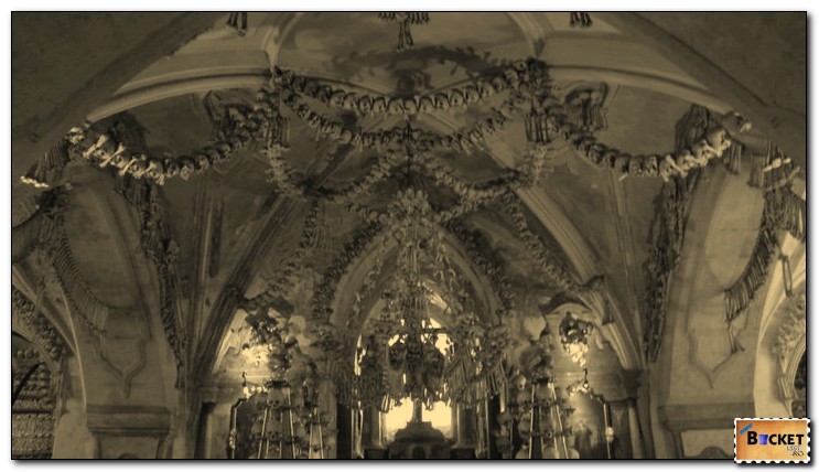 interior la osuarul din Sedlec -  Biserica din Kutna Hora