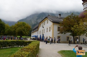 hanul de vânătoare de pe lacul Koenigssee şi mănăstirea Sf. Bartolomeu (St. Bartholomä)