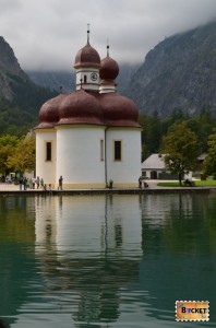 Lacul Koenigssee şi mănăstirea Sf. Bartolomeu (St. Bartholomä)