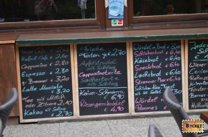 Preturi la terasa din apropierea cascade