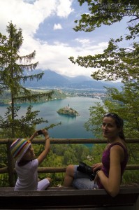 Lacul Bled din Slovenia privit de pe vârful Mala Ostojnica
