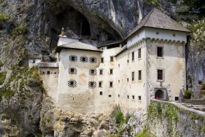 Castelul Predjama din Slovenia