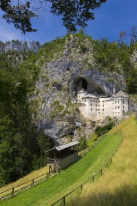 Castelul Predjama din Slovenia