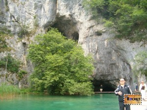 peștera verticală Pecina Supljara din parcul Plitvice